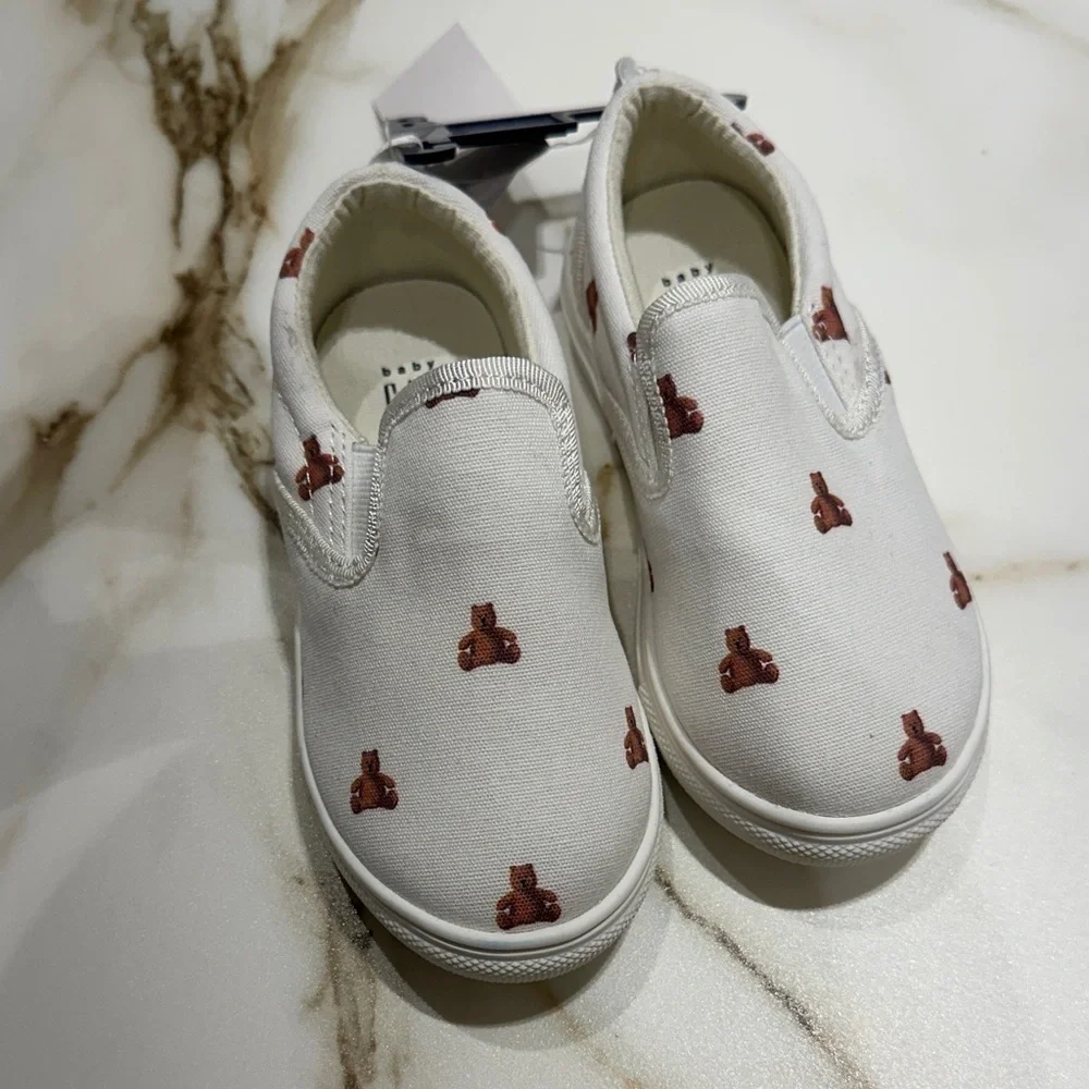 GAP Kids White Slip-On Sneakers with Bear Print